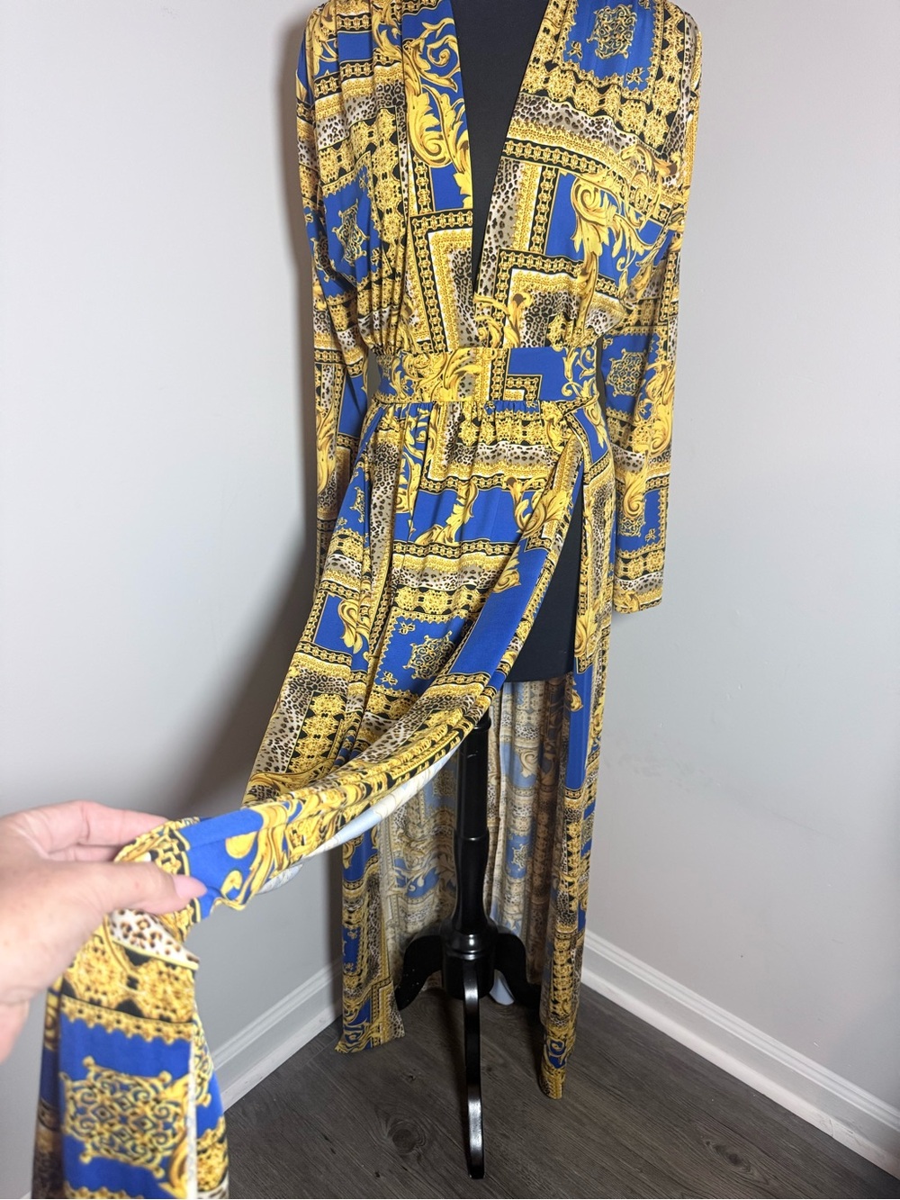 Fashion Nova Blue & Gold Baroque Print Maxi Duster – Size Large - Picture 3 of 4